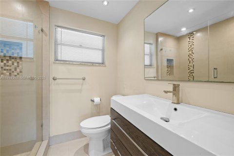 Condo in Hallandale Beach, Florida, 1 bedroom  № 2044874 - photo 15