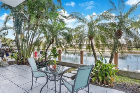Condo in Fort Lauderdale, Florida, 2 bedrooms № 2103375 - photo 2