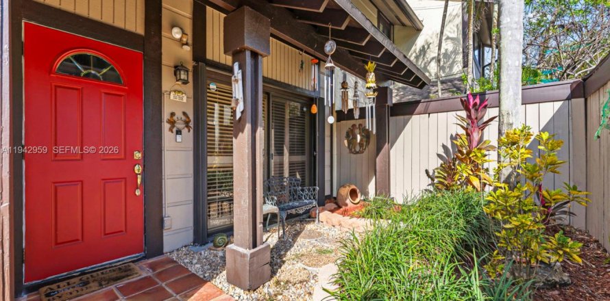 Adosado en Miami, Florida 3 dormitorios, 143.81 m2 № 2000777