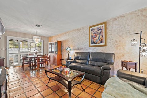 Adosado en venta en Miami, Florida, 3 dormitorios, 143.81 m2 № 2000777 - foto 3