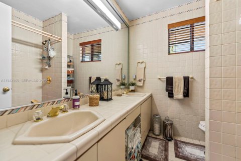 Townhouse in Miami, Florida 3 bedrooms, 143.81 sq.m. № 2000777 - photo 18