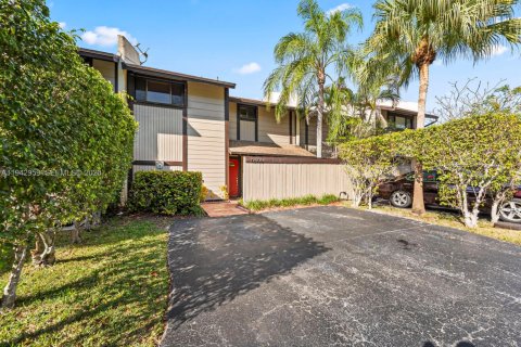 Adosado en venta en Miami, Florida, 3 dormitorios, 143.81 m2 № 2000777 - foto 2