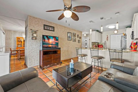 Adosado en venta en Miami, Florida, 3 dormitorios, 143.81 m2 № 2000777 - foto 7