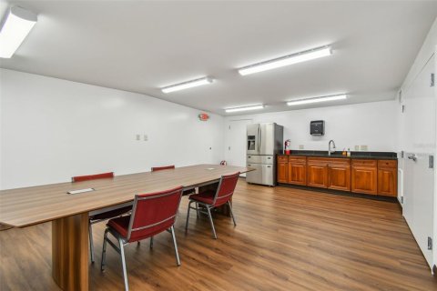 Propiedad comercial en alquiler en Clearwater, Florida, 1018.21 m2 № 1650347 - foto 14