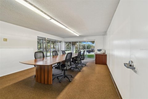 Propiedad comercial en alquiler en Clearwater, Florida, 1018.21 m2 № 1650347 - foto 9