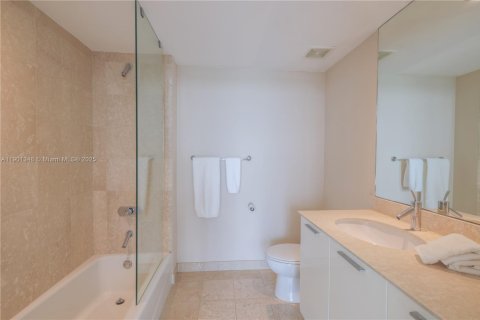 Condo in Miami Beach, Florida, 2 bedrooms  № 1955210 - photo 22