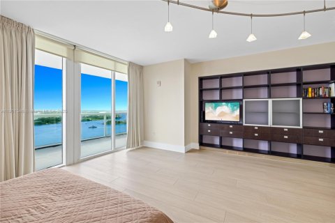 Condo in Miami Beach, Florida, 2 bedrooms  № 1955210 - photo 12