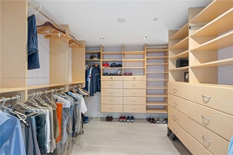 Condo in Miami Beach, Florida, 2 bedrooms  № 1955210 - photo 17