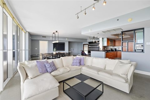 Condo in Miami Beach, Florida, 2 bedrooms  № 1955210 - photo 7