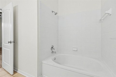 Купить виллу или дом в Клермон, Флорида 6 комнат, 160.54м2, № 2210909 - фото 15