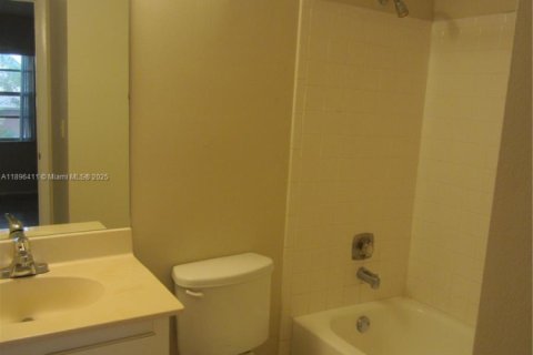 Condominio en alquiler en Coral Springs, Florida, 2 dormitorios, 68.75 m2 № 1950469 - foto 10