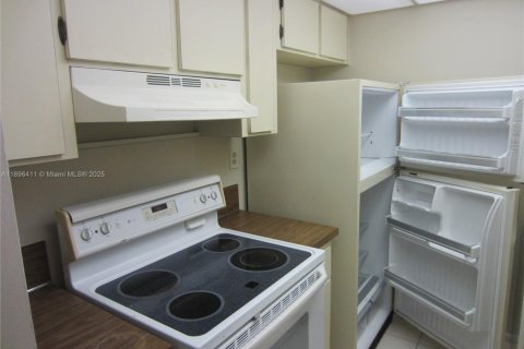 Condominio en alquiler en Coral Springs, Florida, 2 dormitorios, 68.75 m2 № 1950469 - foto 6