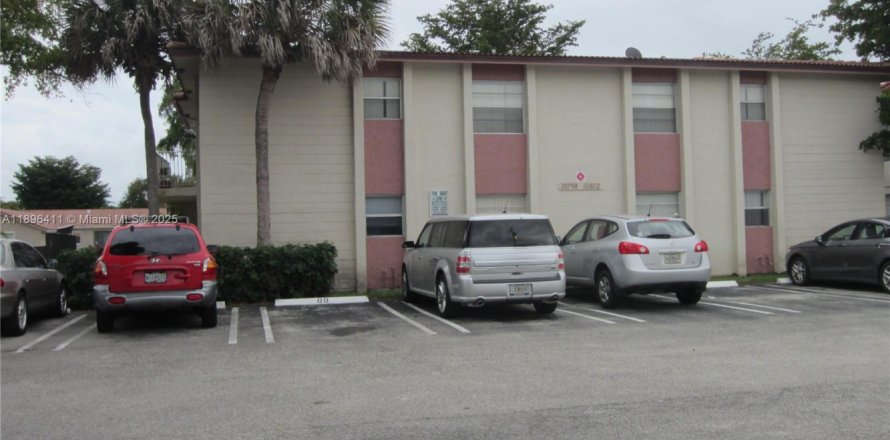 Condominio en Coral Springs, Florida, 2 dormitorios № 1950469