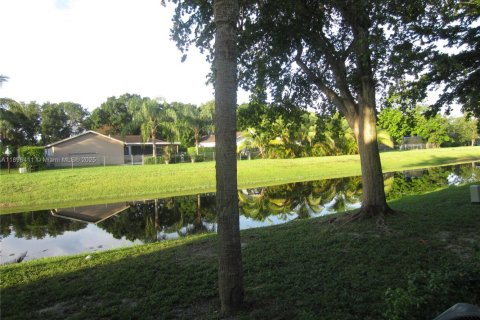 Condominio en alquiler en Coral Springs, Florida, 2 dormitorios, 68.75 m2 № 1950469 - foto 3