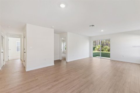 Villa ou maison à vendre à Ormond Beach, Floride: 5 chambres, 158.68 m2 № 2429013 - photo 3