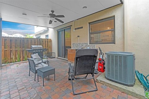 Townhouse in Homestead, Florida 3 bedrooms, 161.65 sq.m. № 1935264 - photo 28