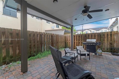 Townhouse in Homestead, Florida 3 bedrooms, 161.65 sq.m. № 1935264 - photo 29