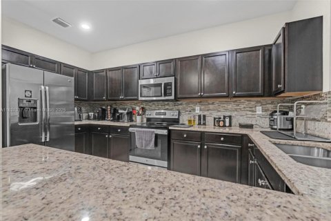 Townhouse in Homestead, Florida 3 bedrooms, 161.65 sq.m. № 1935264 - photo 24