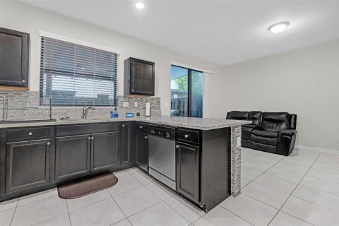 Townhouse in Homestead, Florida 3 bedrooms, 161.65 sq.m. № 1935264 - photo 8