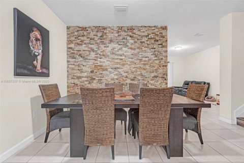 Townhouse in Homestead, Florida 3 bedrooms, 161.65 sq.m. № 1935264 - photo 22