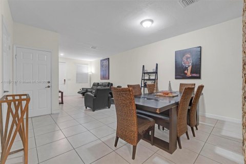 Townhouse in Homestead, Florida 3 bedrooms, 161.65 sq.m. № 1935264 - photo 19