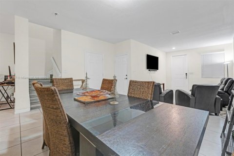 Townhouse in Homestead, Florida 3 bedrooms, 161.65 sq.m. № 1935264 - photo 23