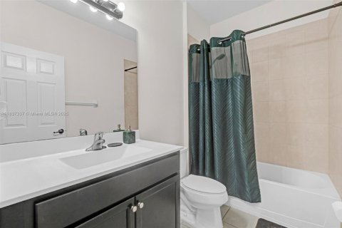 Townhouse in Homestead, Florida 3 bedrooms, 161.65 sq.m. № 1935264 - photo 17