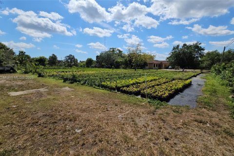 Commercial property in Miami, Florida № 1867938 - photo 12