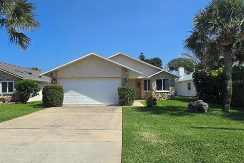 House in New Smyrna Beach, Florida 3 bedrooms, 148.83 sq.m. № 1242764 - photo 1