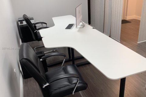 Propiedad comercial en venta en Doral, Florida № 2042598 - foto 6