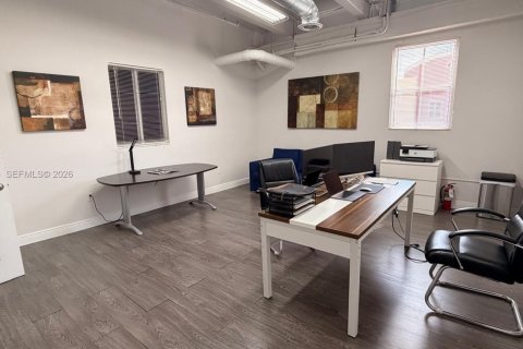 Propiedad comercial en venta en Doral, Florida № 2042598 - foto 12