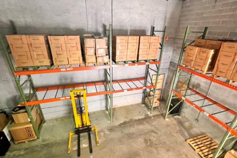 Propiedad comercial en venta en Doral, Florida № 2042598 - foto 15