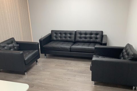 Propiedad comercial en venta en Doral, Florida № 2042598 - foto 9