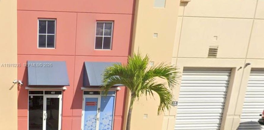 Propiedad comercial en Doral, Florida № 2042598