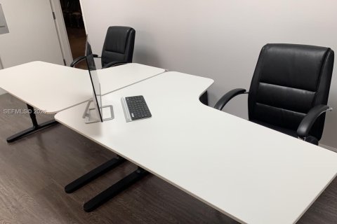 Propiedad comercial en venta en Doral, Florida № 2042598 - foto 5