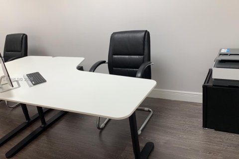 Propiedad comercial en venta en Doral, Florida № 2042598 - foto 4