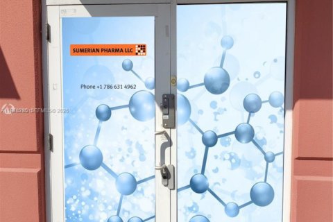 Propiedad comercial en venta en Doral, Florida № 2042598 - foto 3