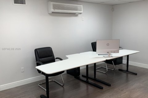 Propiedad comercial en venta en Doral, Florida № 2042598 - foto 7