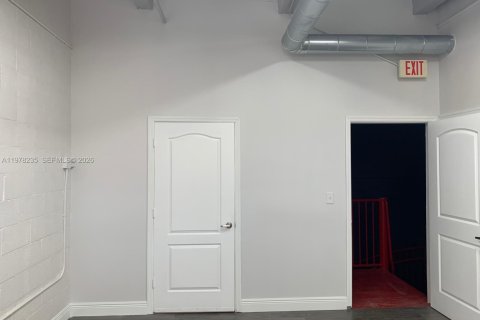 Propiedad comercial en venta en Doral, Florida № 2042598 - foto 11