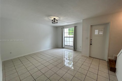 Touwnhouse à louer à Miami, Floride: 3 chambres, 151.43 m2 № 2176441 - photo 11