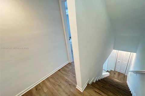 Touwnhouse à louer à Miami, Floride: 3 chambres, 151.43 m2 № 2176441 - photo 28