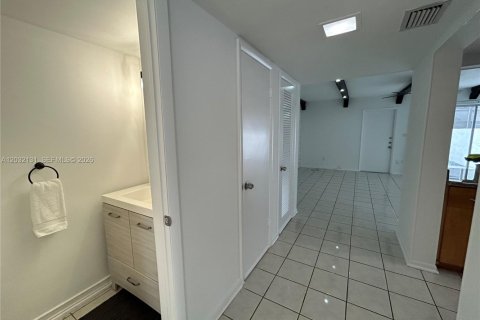 Touwnhouse à louer à Miami, Floride: 3 chambres, 151.43 m2 № 2176441 - photo 13