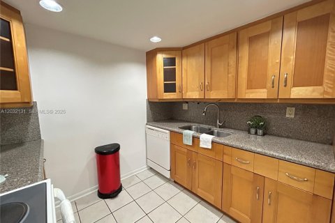 Touwnhouse à louer à Miami, Floride: 3 chambres, 151.43 m2 № 2176441 - photo 20