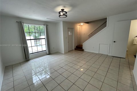 Touwnhouse à louer à Miami, Floride: 3 chambres, 151.43 m2 № 2176441 - photo 10