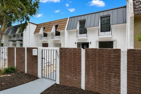 Touwnhouse à louer à Miami, Floride: 3 chambres, 151.43 m2 № 2176441 - photo 3