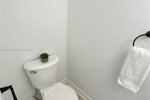 Touwnhouse à louer à Miami, Floride: 3 chambres, 151.43 m2 № 2176441 - photo 15