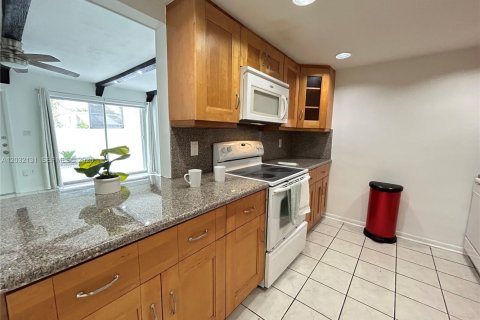 Touwnhouse à louer à Miami, Floride: 3 chambres, 151.43 m2 № 2176441 - photo 18