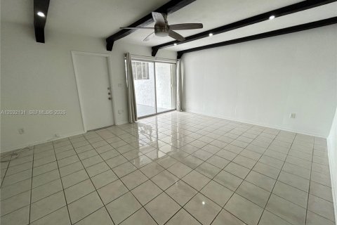 Touwnhouse à louer à Miami, Floride: 3 chambres, 151.43 m2 № 2176441 - photo 24