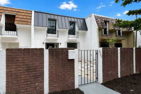 Touwnhouse à louer à Miami, Floride: 3 chambres, 151.43 m2 № 2176441 - photo 2