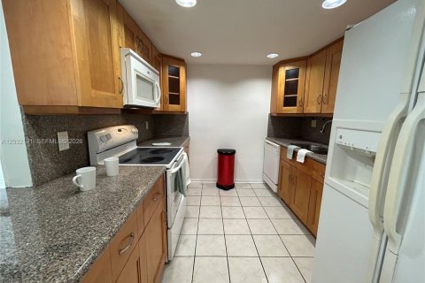 Touwnhouse à louer à Miami, Floride: 3 chambres, 151.43 m2 № 2176441 - photo 19
